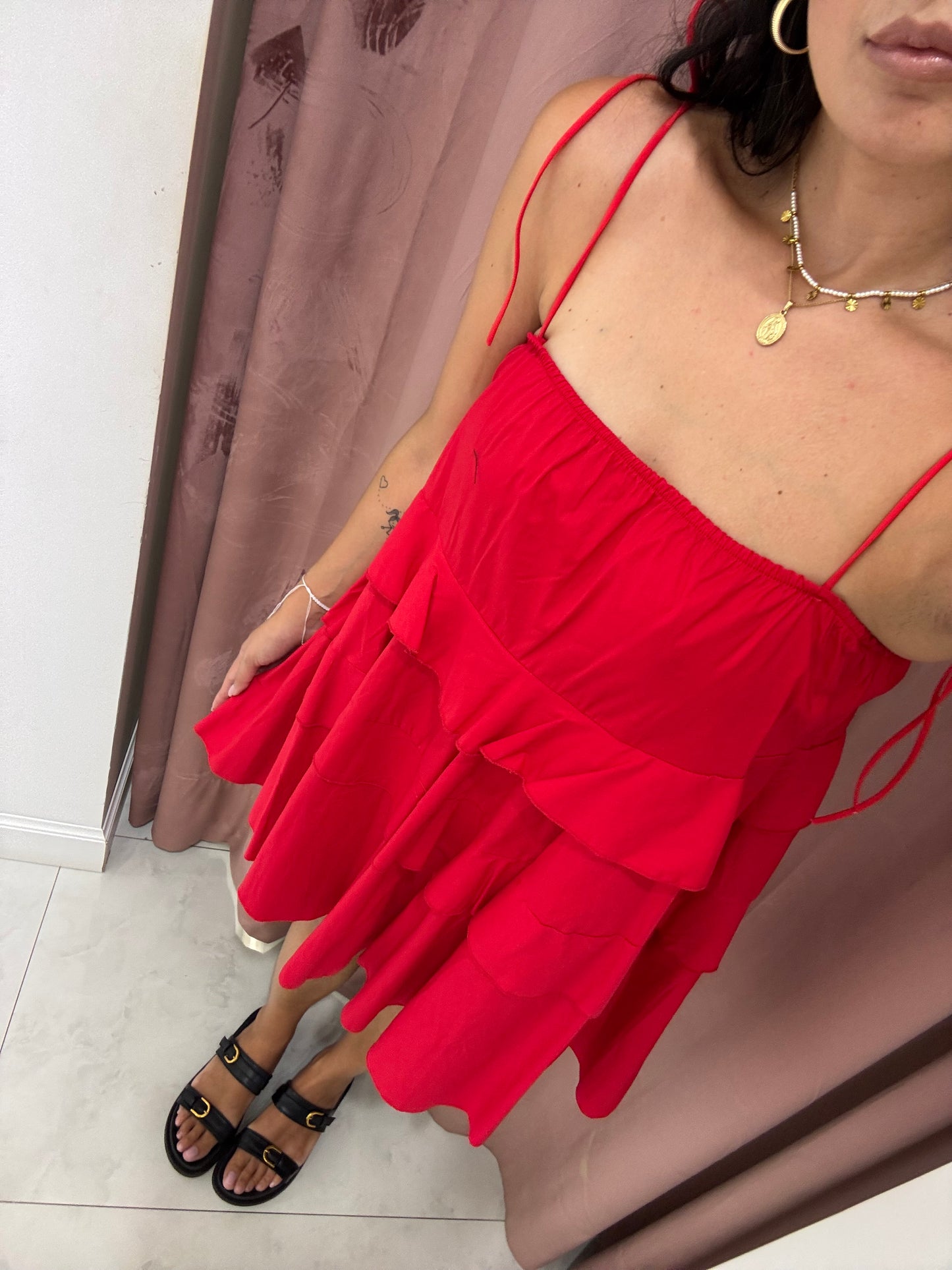 Abitino corto con fiocchi e balze - rosso