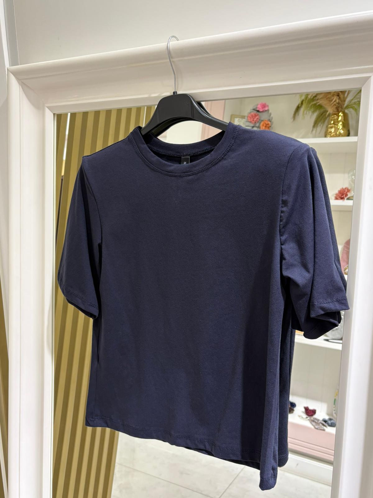 T-shirt con spalline strutturate