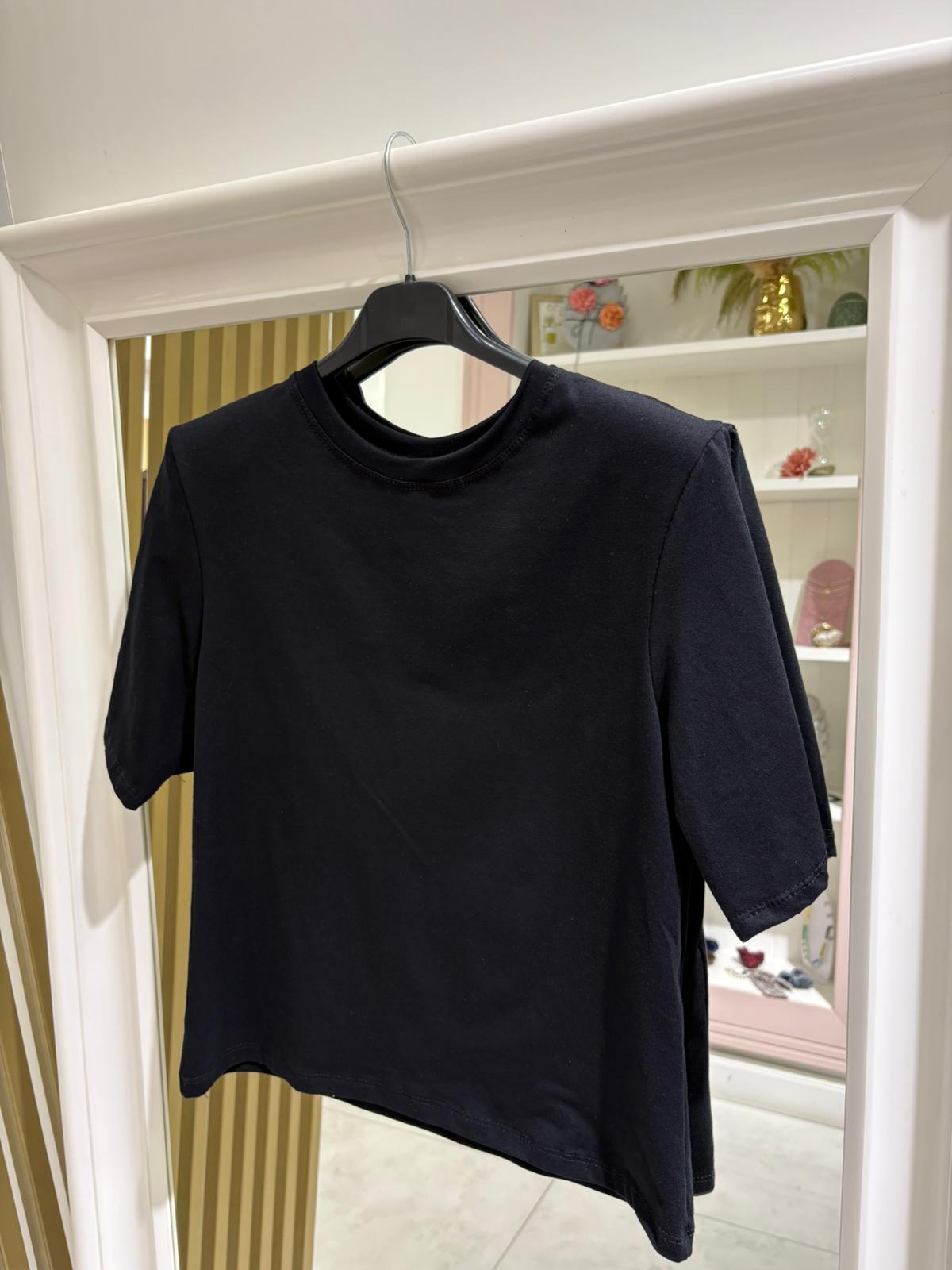 T-shirt con spalline strutturate