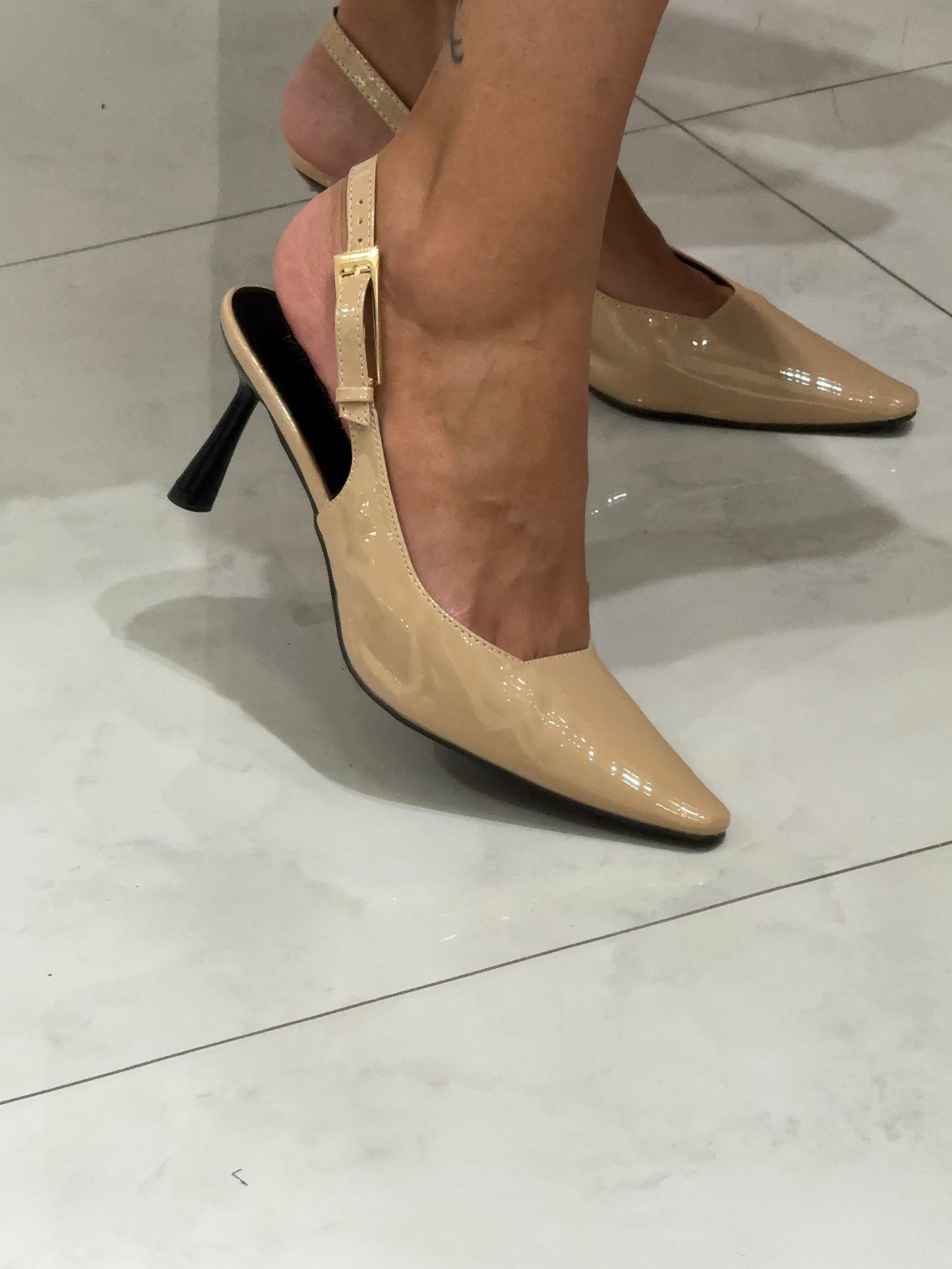 Decolletè in vernice -Beige